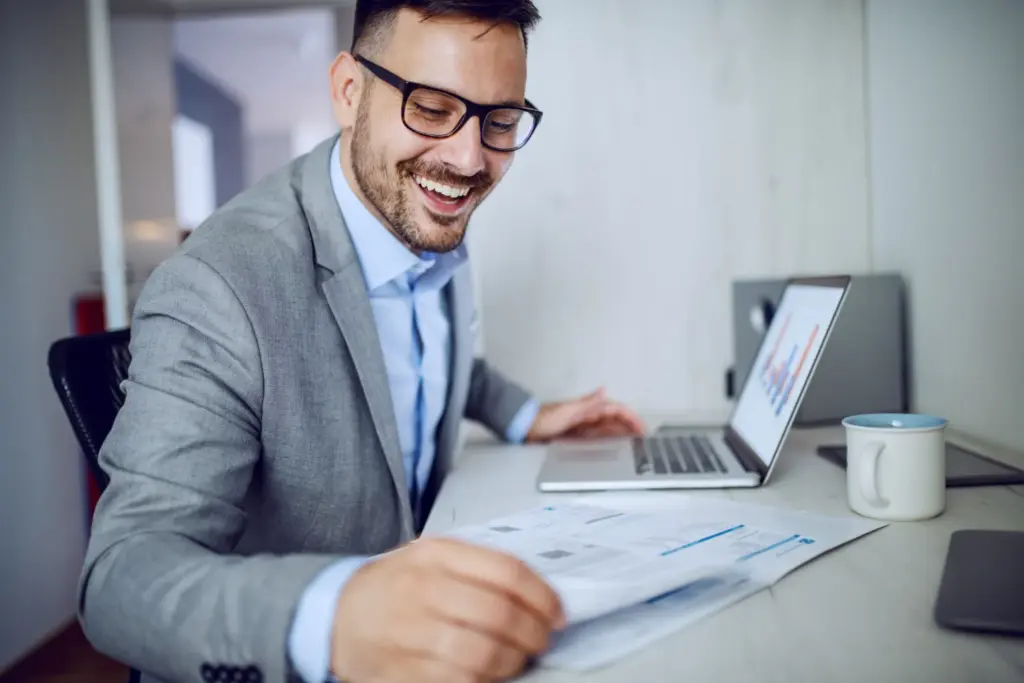 Un apprenant d'Ecoris Executive formé dans le domaine de la Banque Finance Assurance